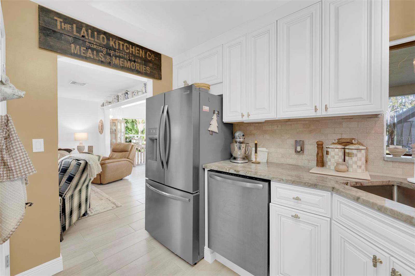 Image 26 of 52 For 14526 Riverside Drive