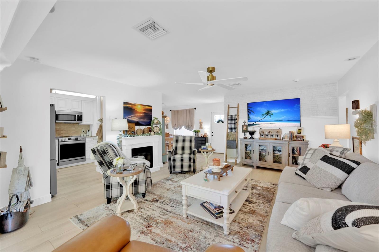 Image 29 of 52 For 14526 Riverside Drive