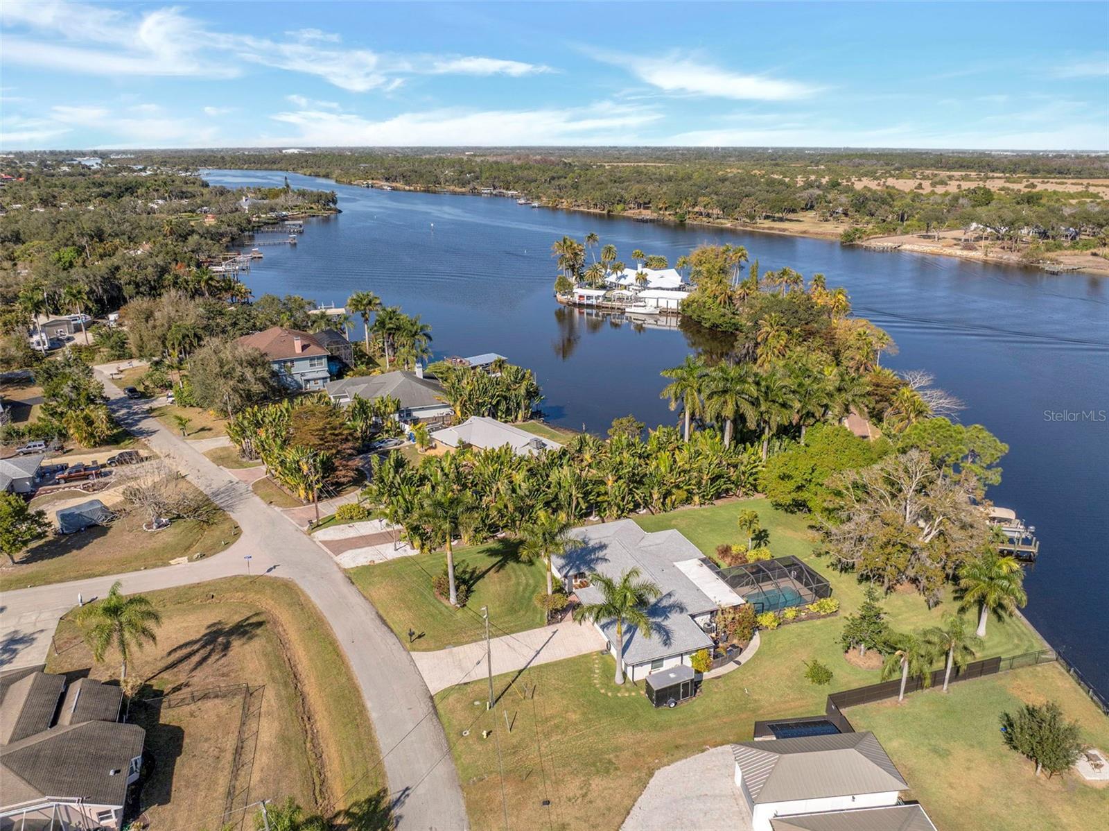 Image 7 of 52 For 14526 Riverside Drive