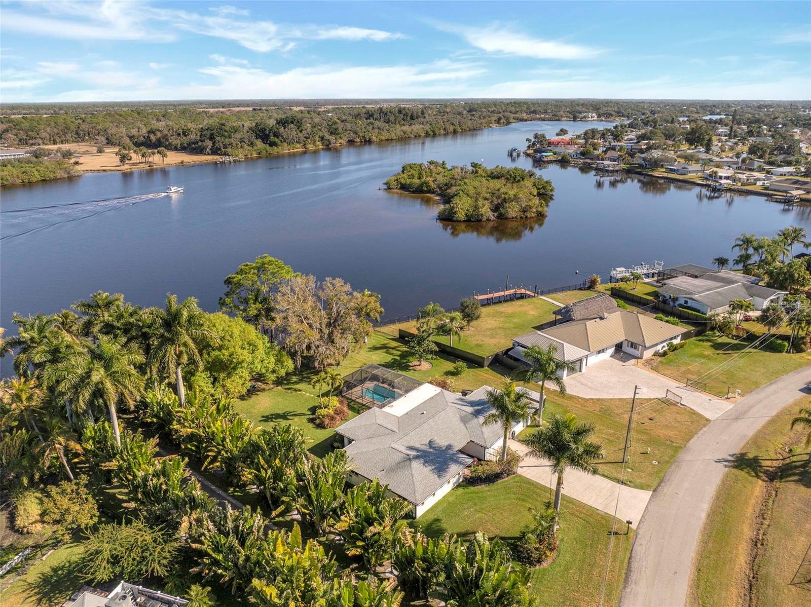 Image 8 of 52 For 14526 Riverside Drive