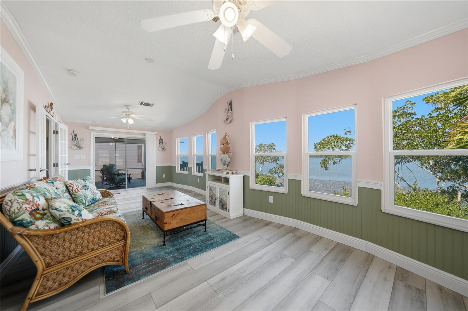 Image 11 of 45 For 4300 Riverside Drive 112