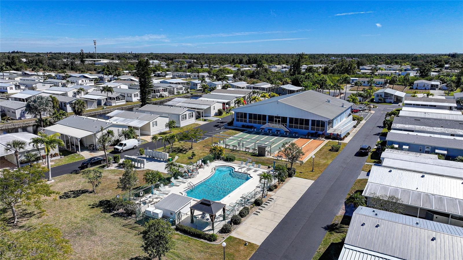 Image 38 of 45 For 4300 Riverside Drive 112