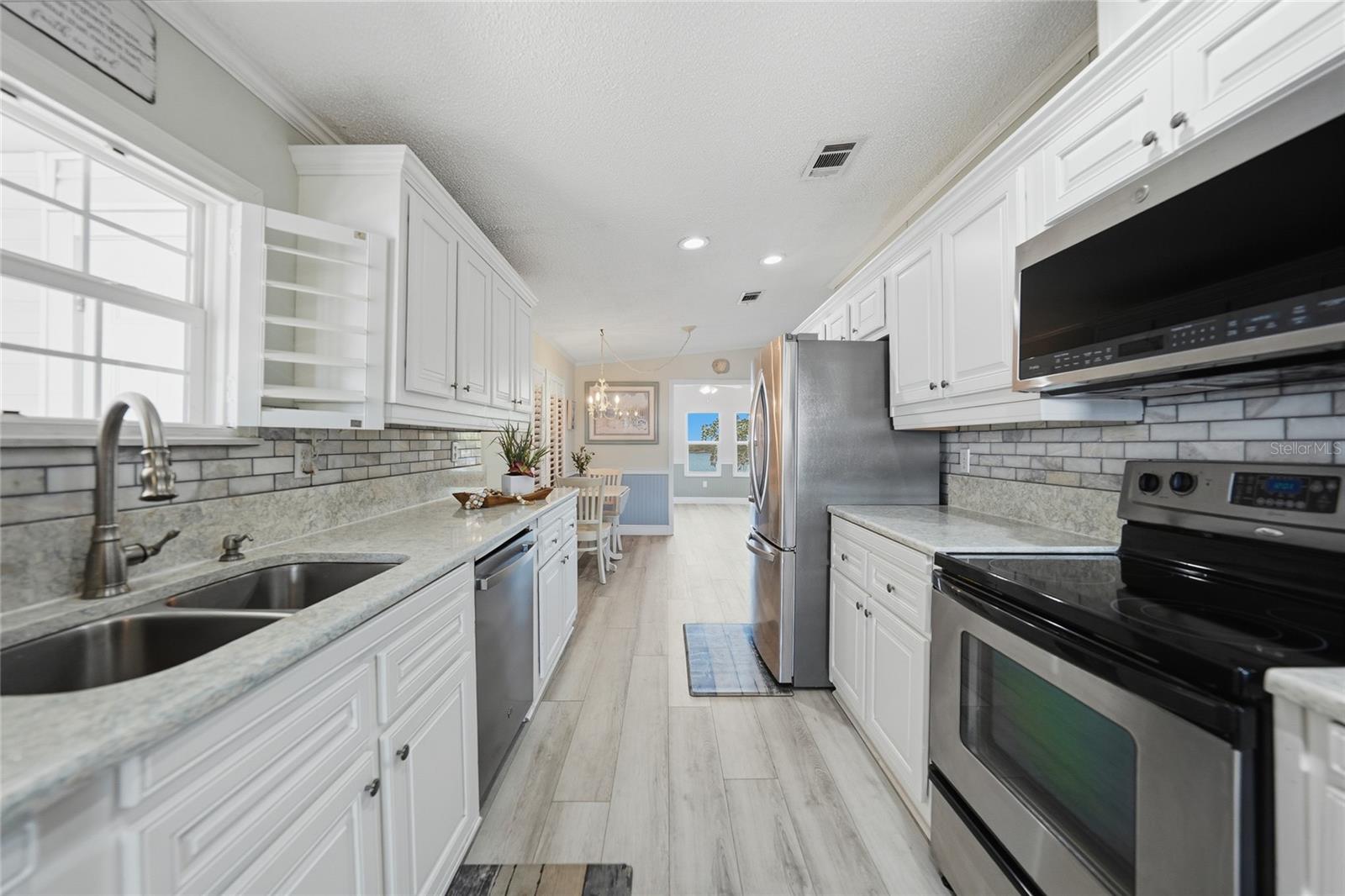 Image 4 of 45 For 4300 Riverside Drive 112