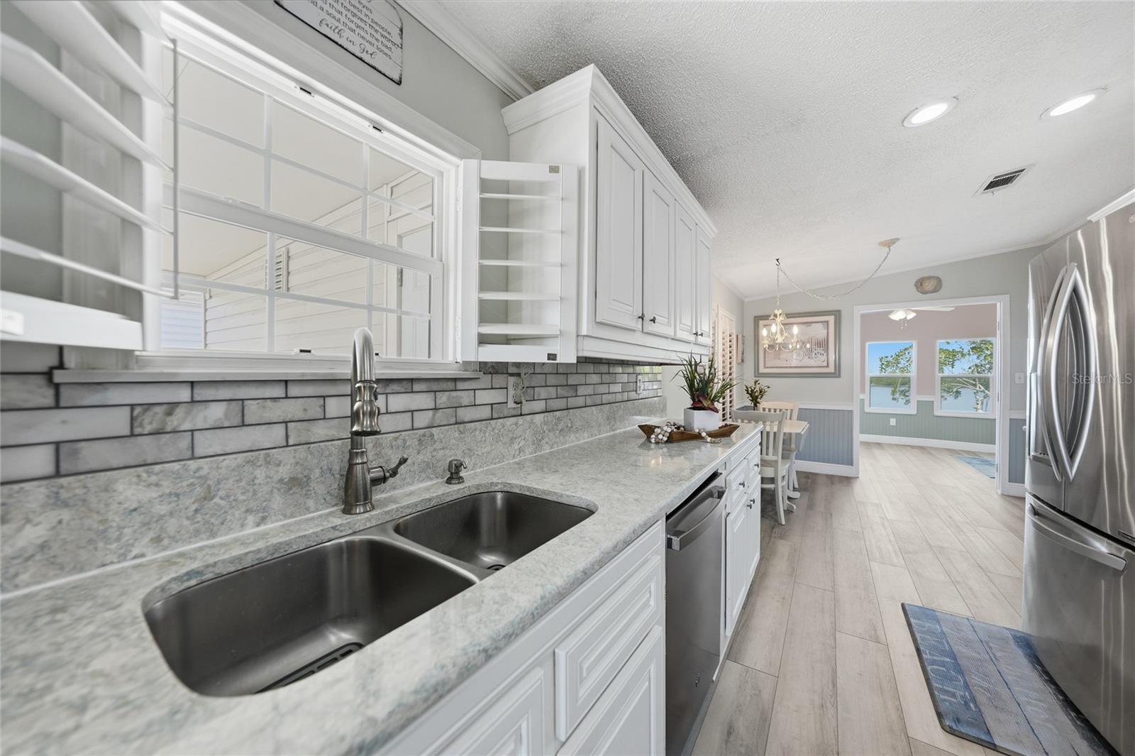 Image 5 of 45 For 4300 Riverside Drive 112