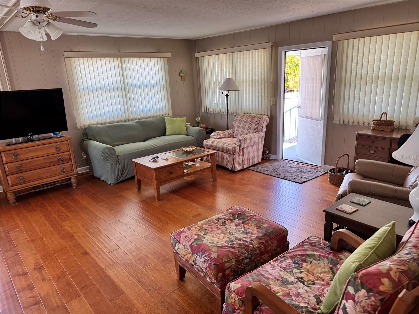 Image 16 of 51 For 1891 Englewood Road 39