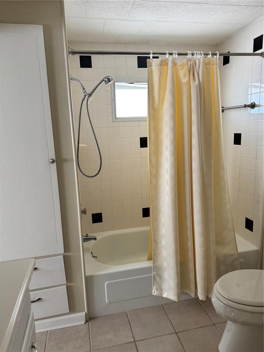 Image 24 of 51 For 1891 Englewood Road 39