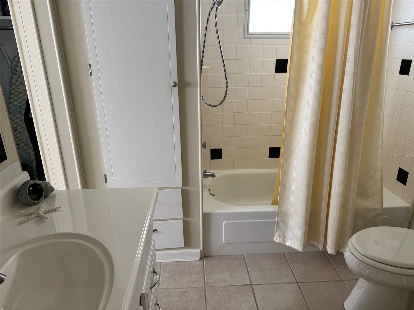 Image 25 of 51 For 1891 Englewood Road 39