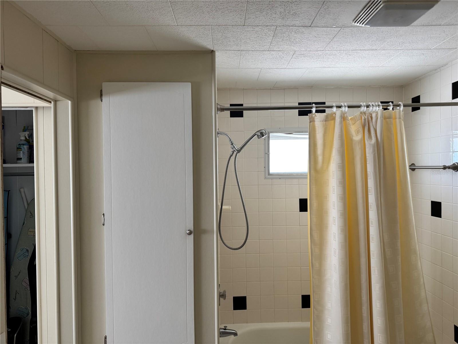 Image 26 of 51 For 1891 Englewood Road 39