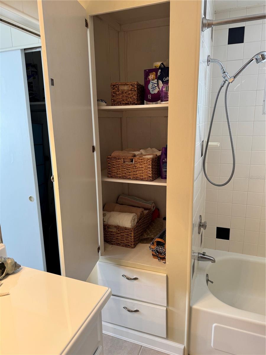 Image 27 of 51 For 1891 Englewood Road 39