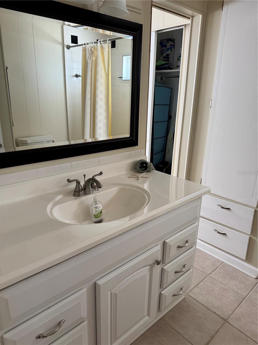 Image 28 of 51 For 1891 Englewood Road 39