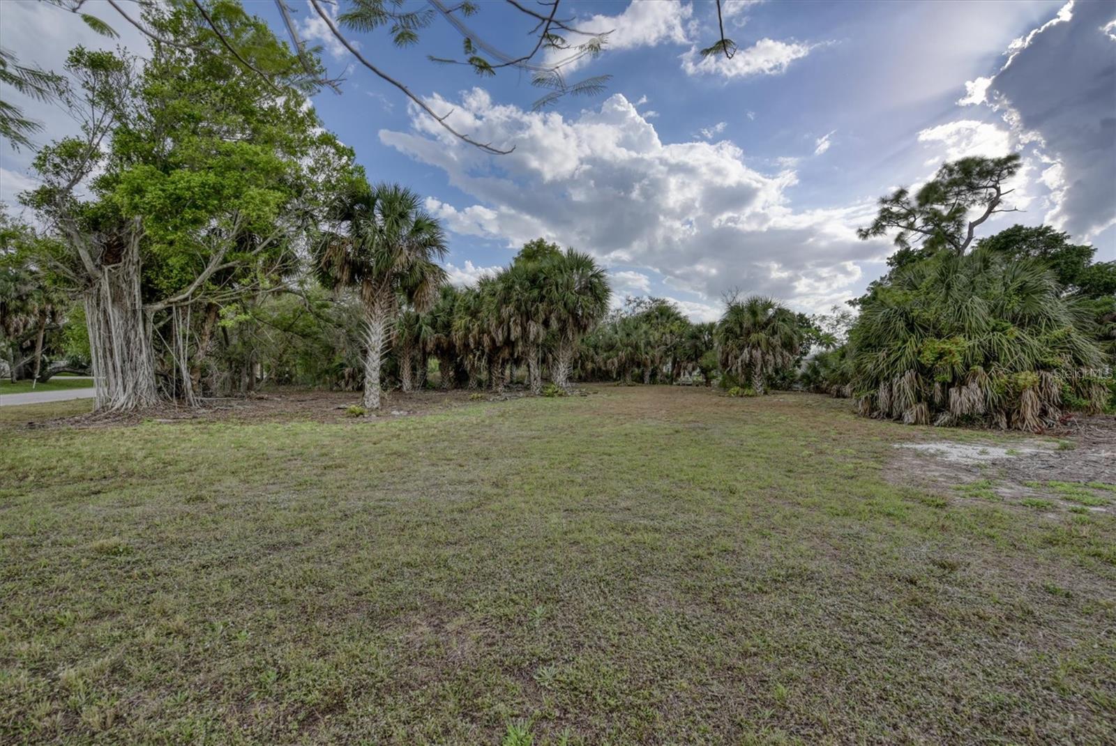 Image 3 of 35 For 3015 Banyan Way