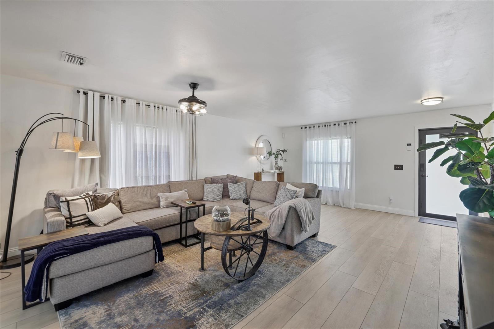 Image 5 of 53 For 17304 Vagabond Circle