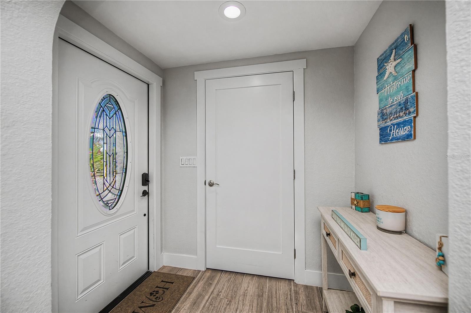 Image 15 of 95 For 121 Sinclair Street Se