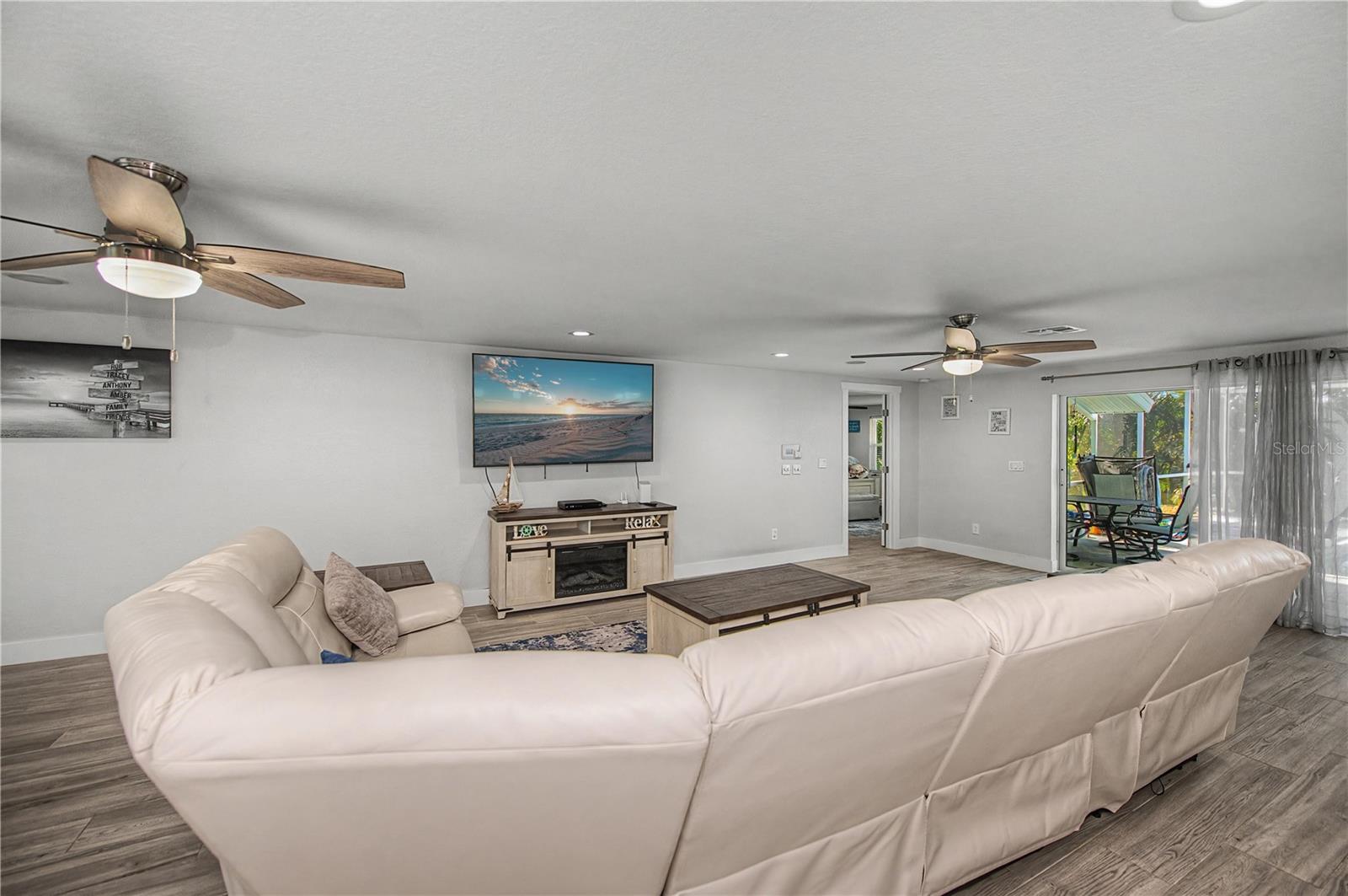 Image 17 of 95 For 121 Sinclair Street Se