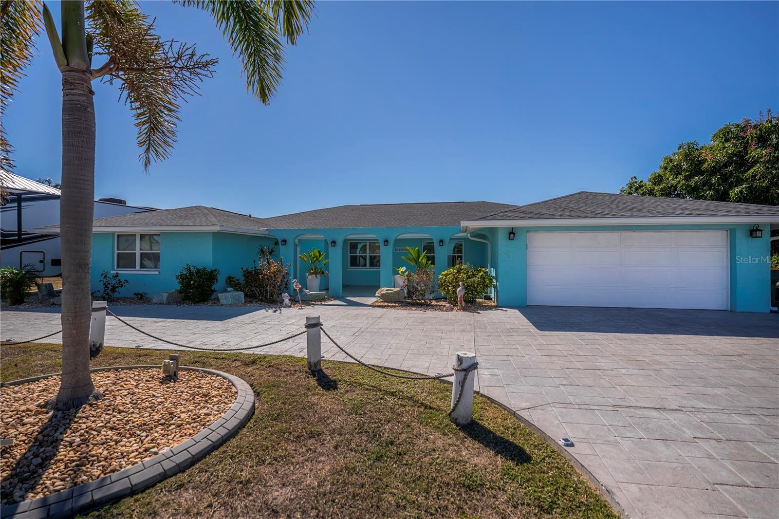 Image 2 of 95 For 121 Sinclair Street Se