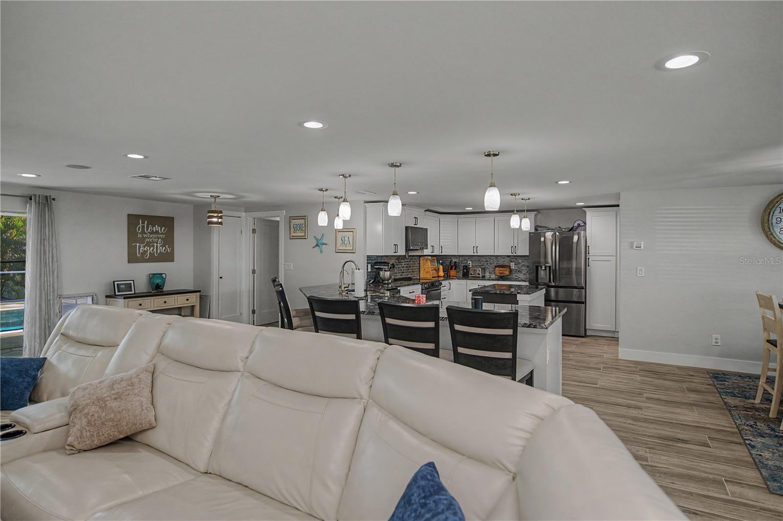 Image 20 of 95 For 121 Sinclair Street Se