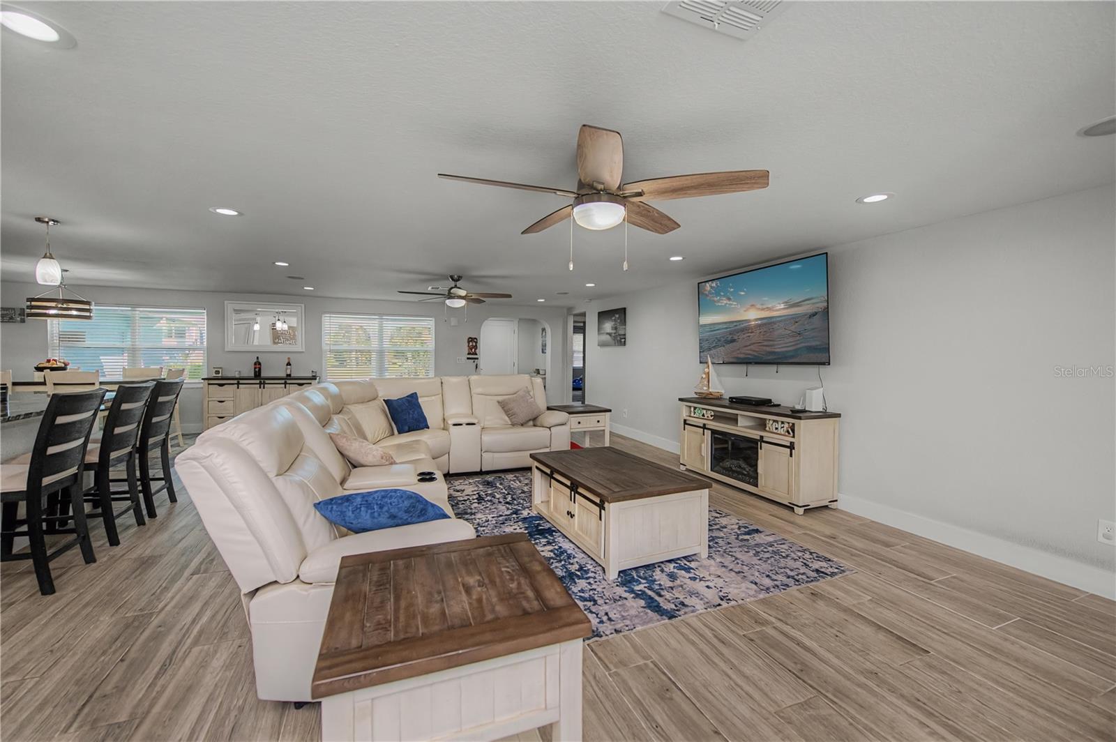 Image 21 of 95 For 121 Sinclair Street Se