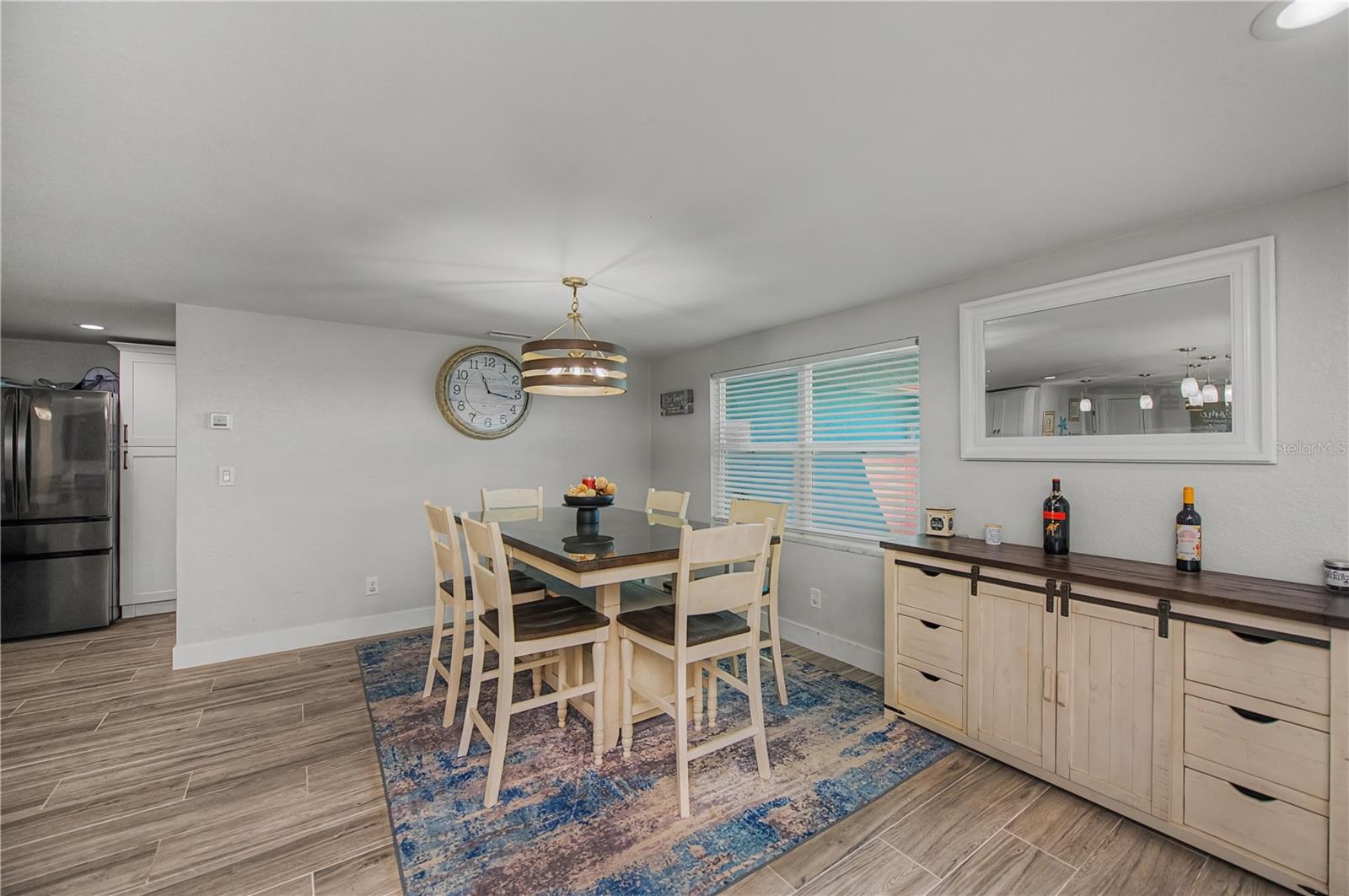 Image 23 of 95 For 121 Sinclair Street Se