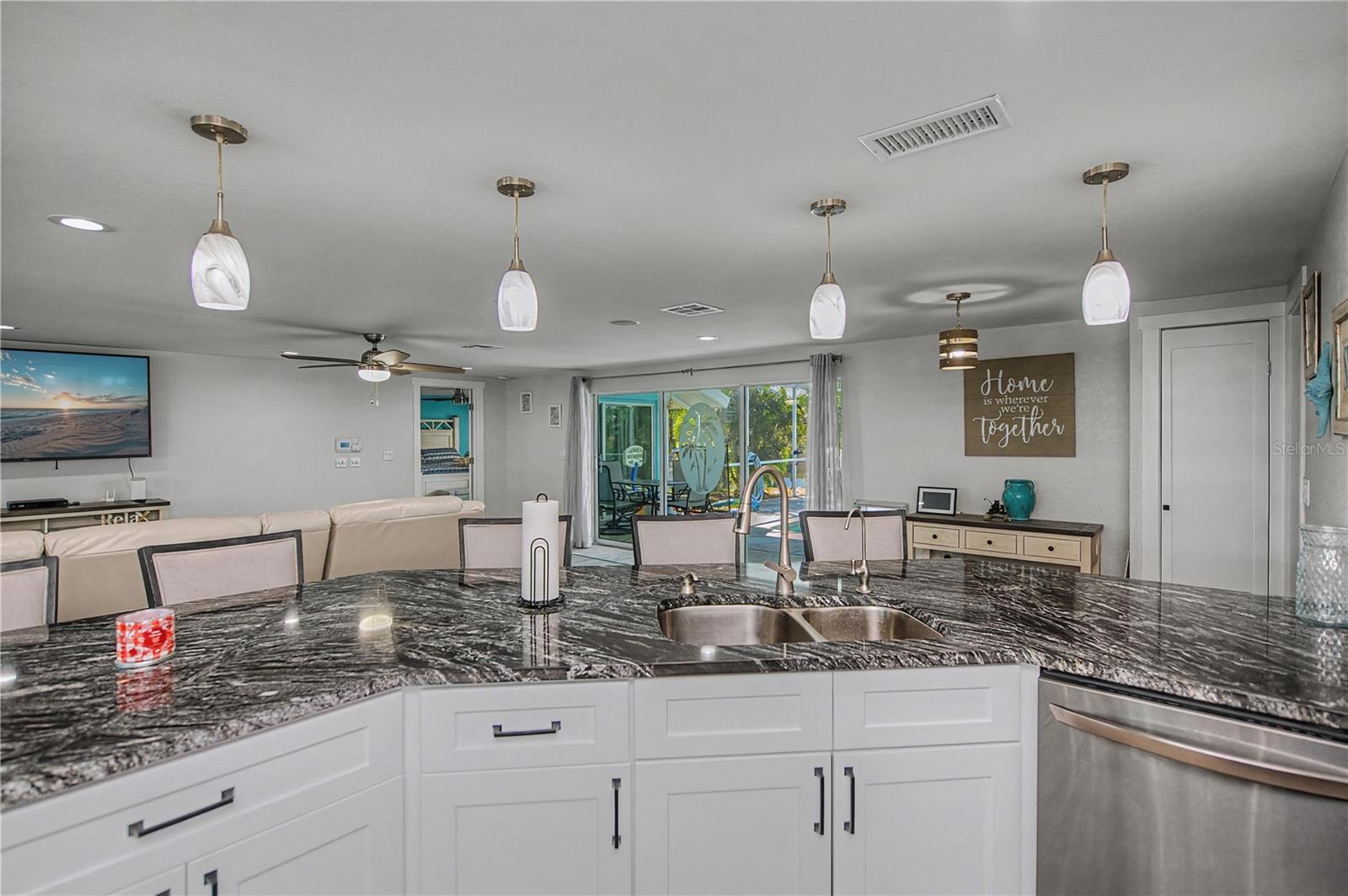 Image 27 of 95 For 121 Sinclair Street Se