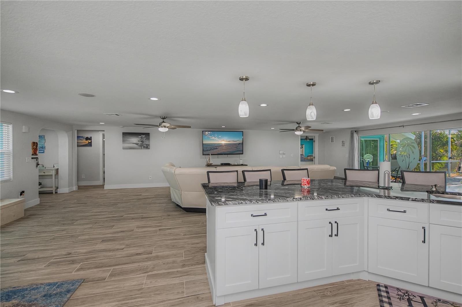 Image 29 of 95 For 121 Sinclair Street Se