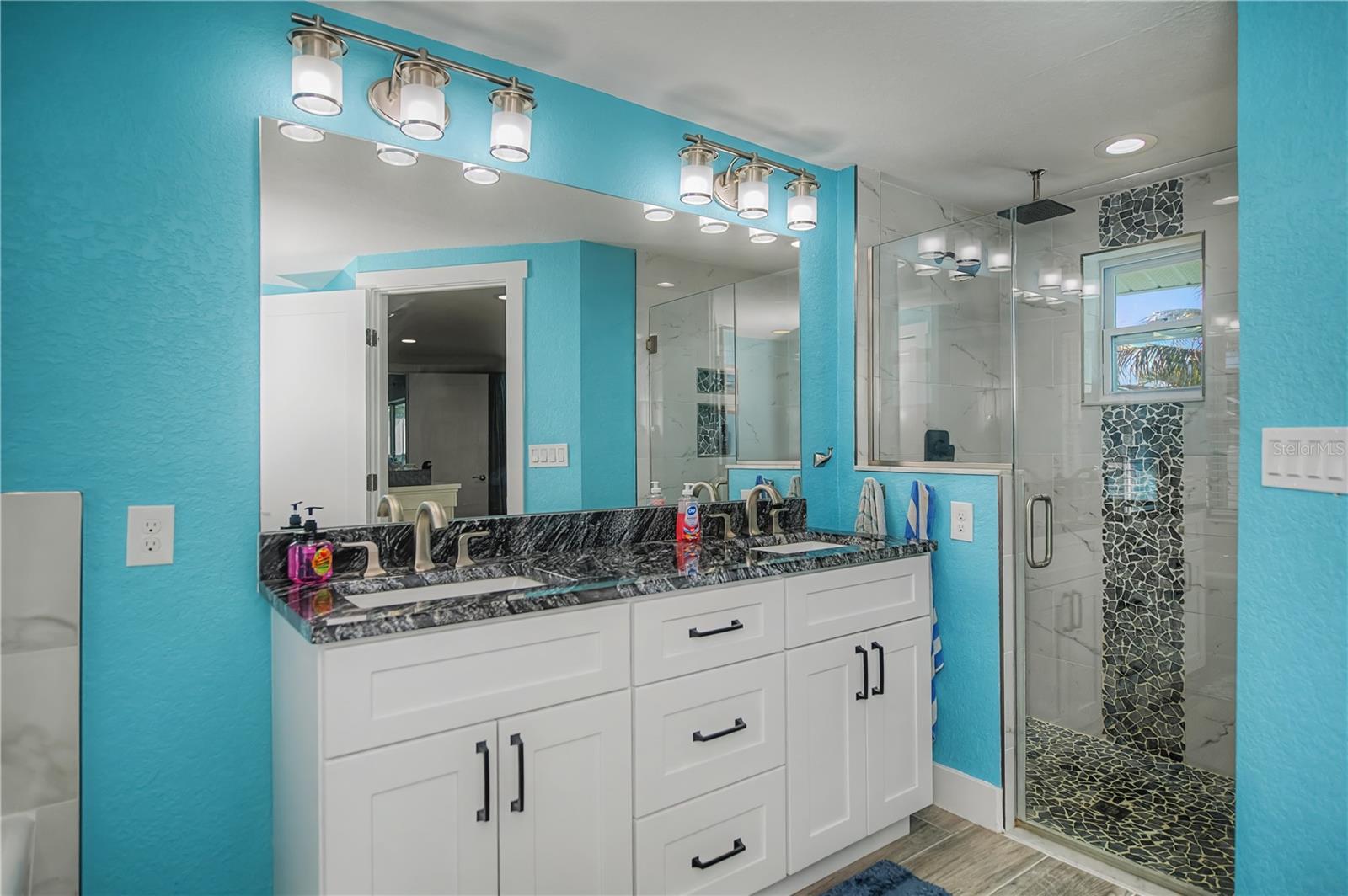 Image 41 of 95 For 121 Sinclair Street Se