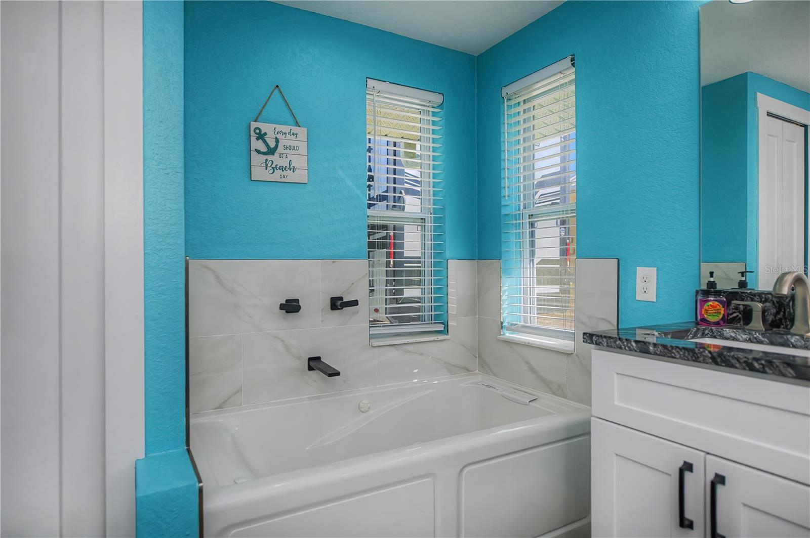 Image 42 of 95 For 121 Sinclair Street Se