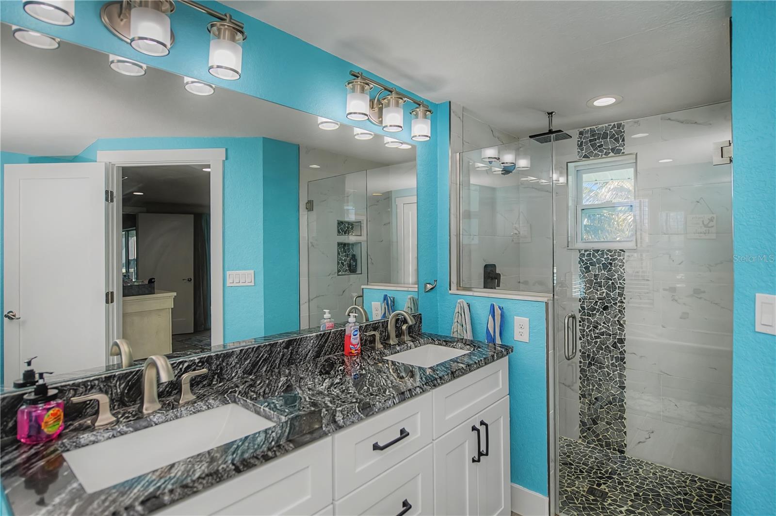 Image 43 of 95 For 121 Sinclair Street Se