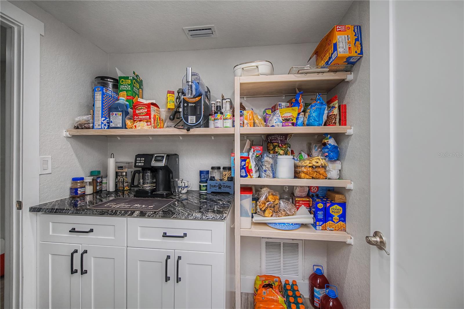 Image 65 of 95 For 121 Sinclair Street Se