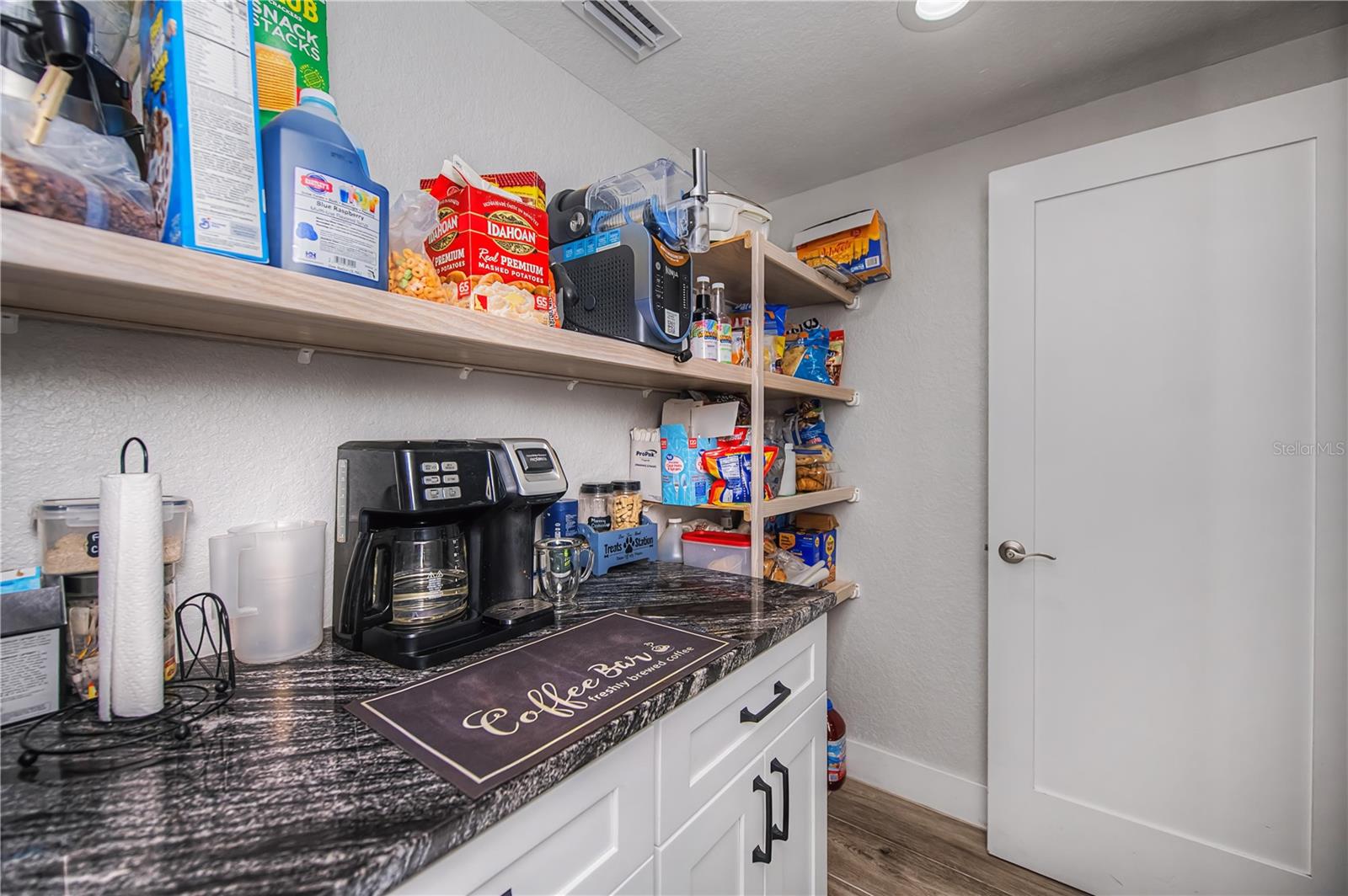 Image 66 of 95 For 121 Sinclair Street Se