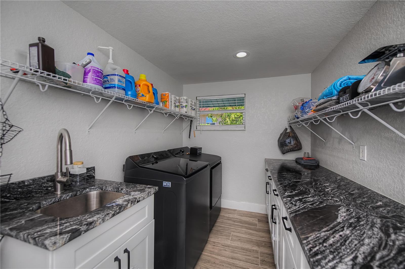 Image 67 of 95 For 121 Sinclair Street Se