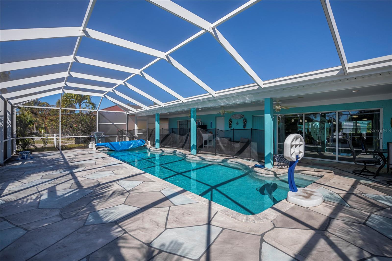 Image 76 of 95 For 121 Sinclair Street Se