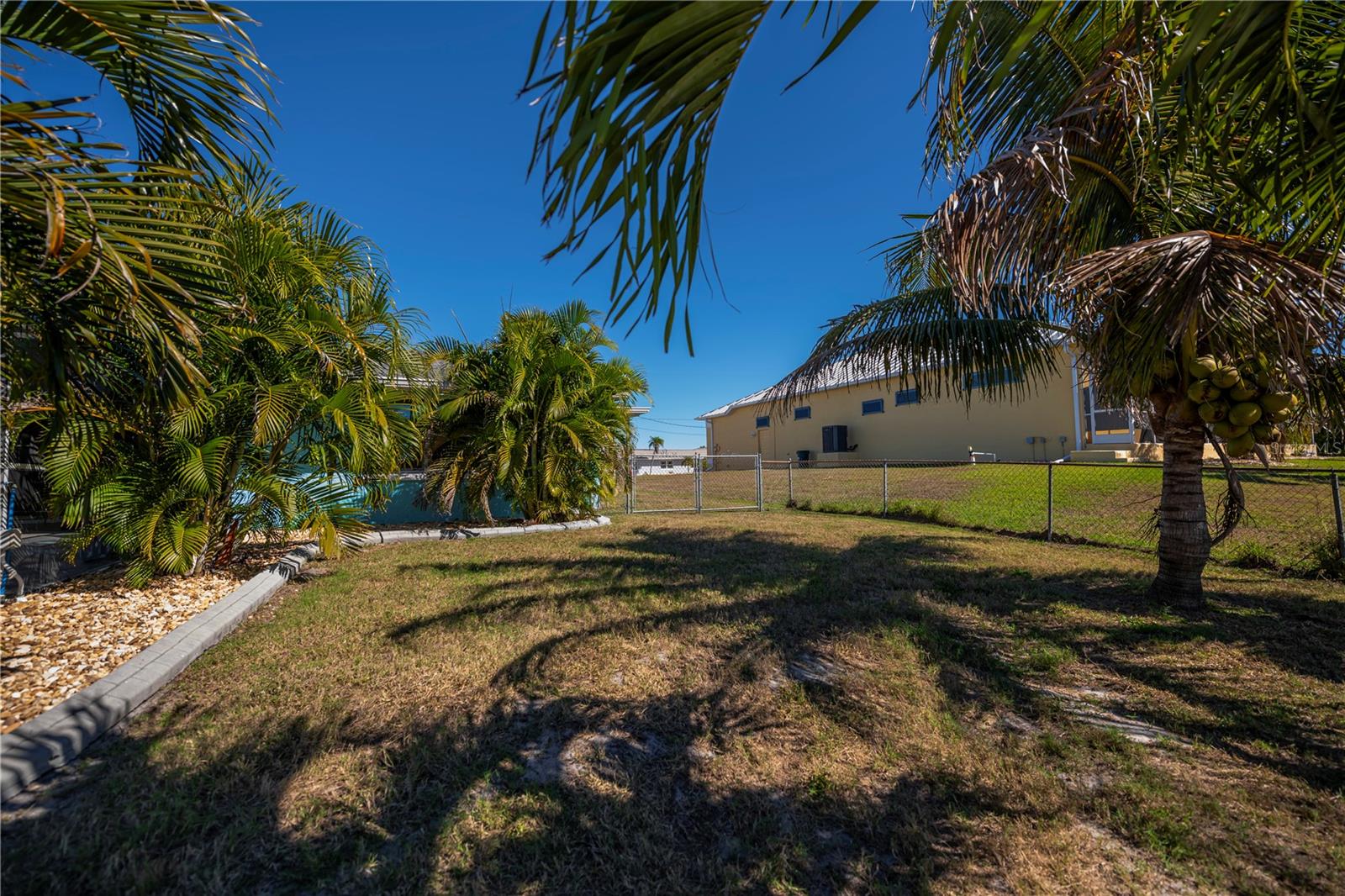 Image 91 of 95 For 121 Sinclair Street Se