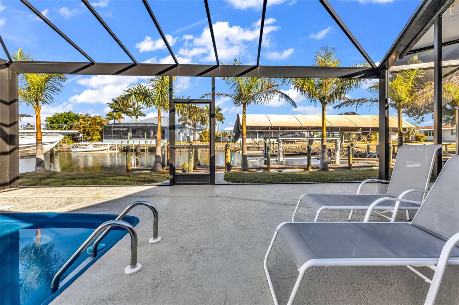 Image 13 of 66 For 700 Longbeach Court