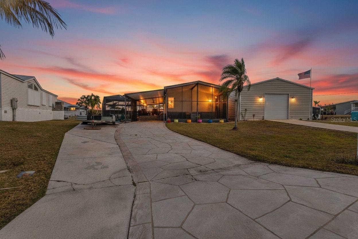 Image 19 of 66 For 700 Longbeach Court