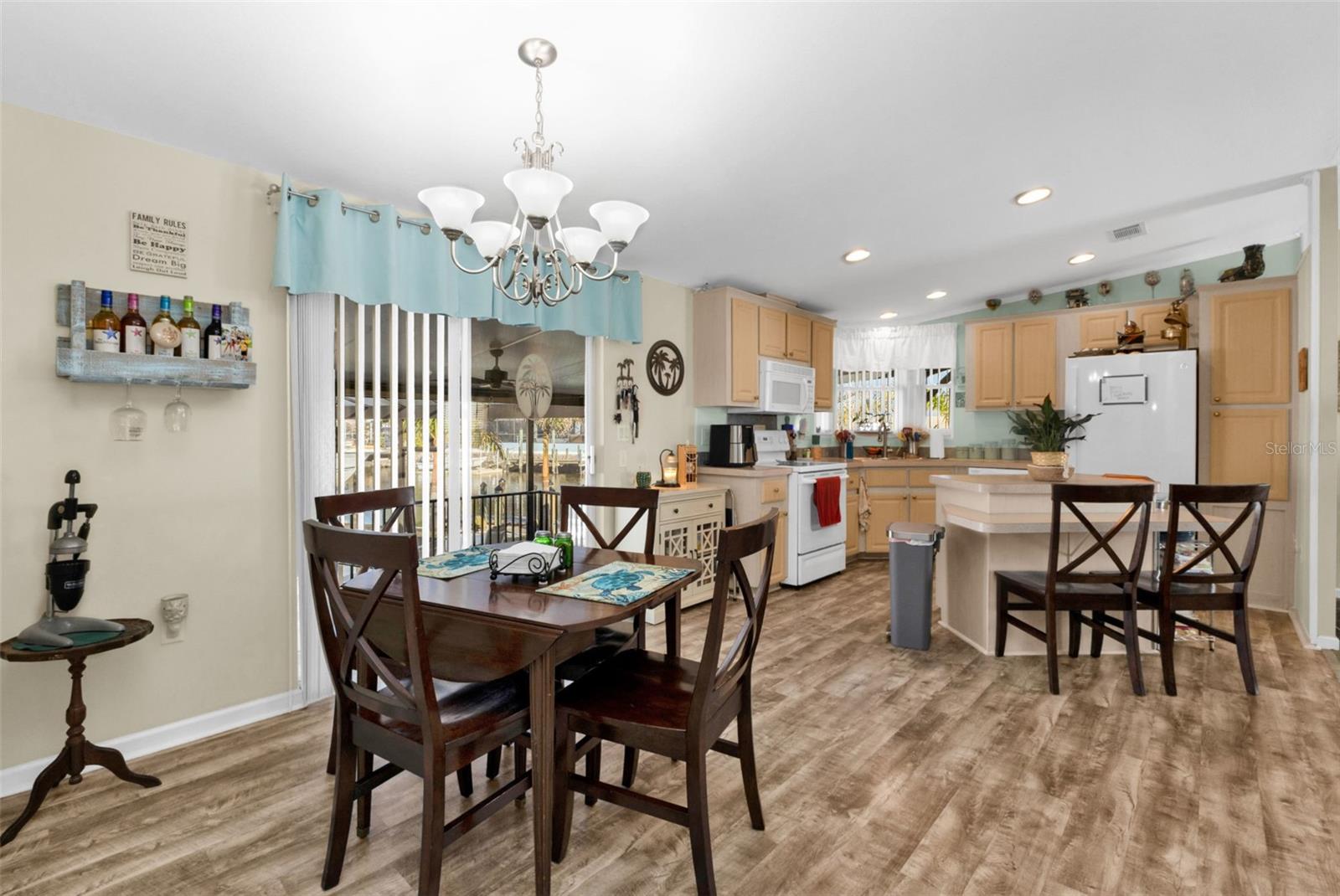 Image 29 of 66 For 700 Longbeach Court