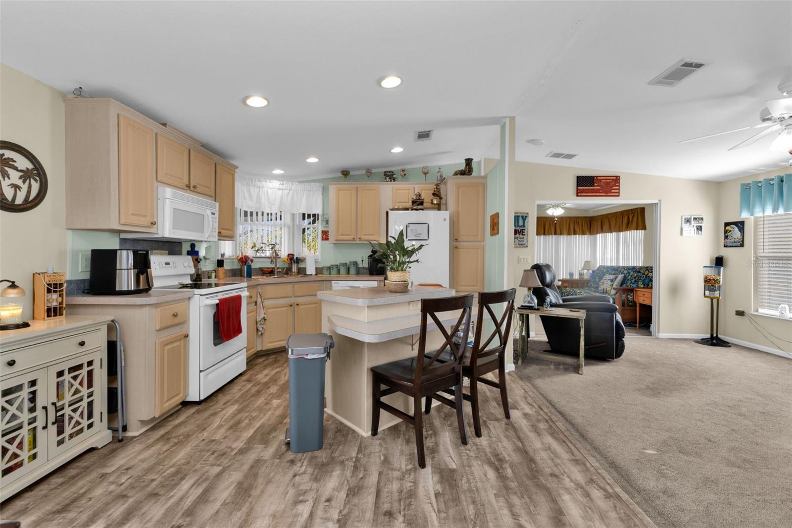 Image 30 of 66 For 700 Longbeach Court