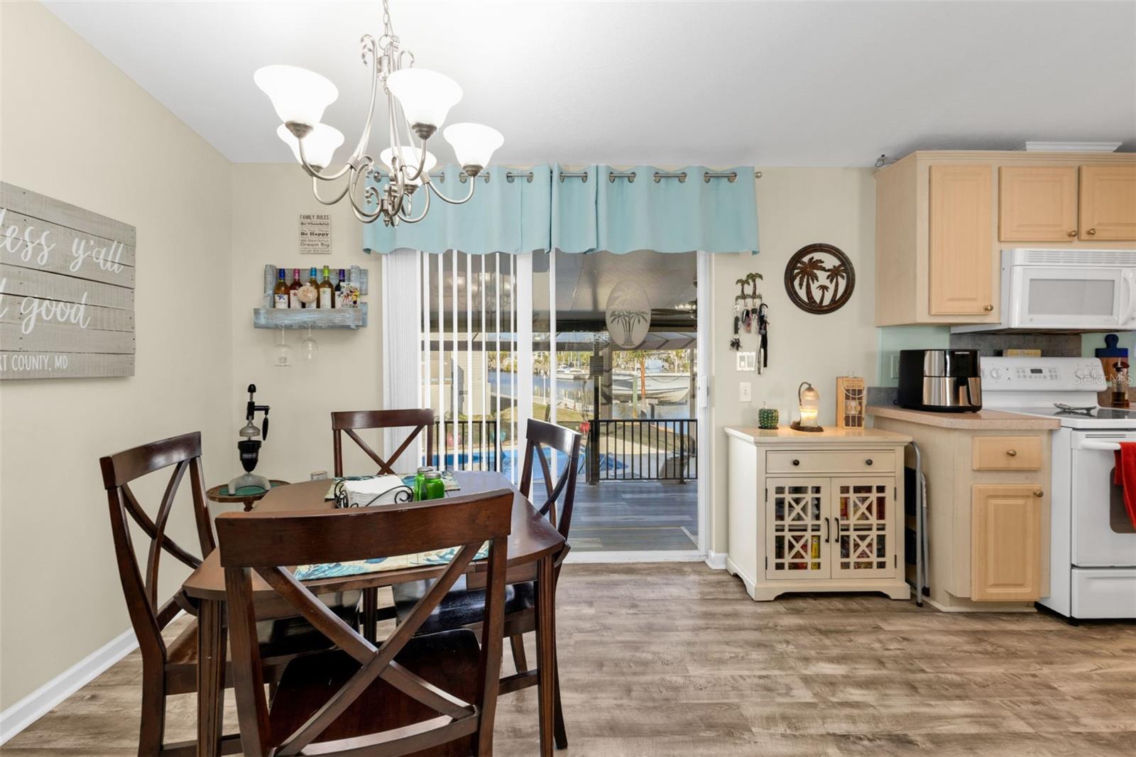 Image 31 of 66 For 700 Longbeach Court