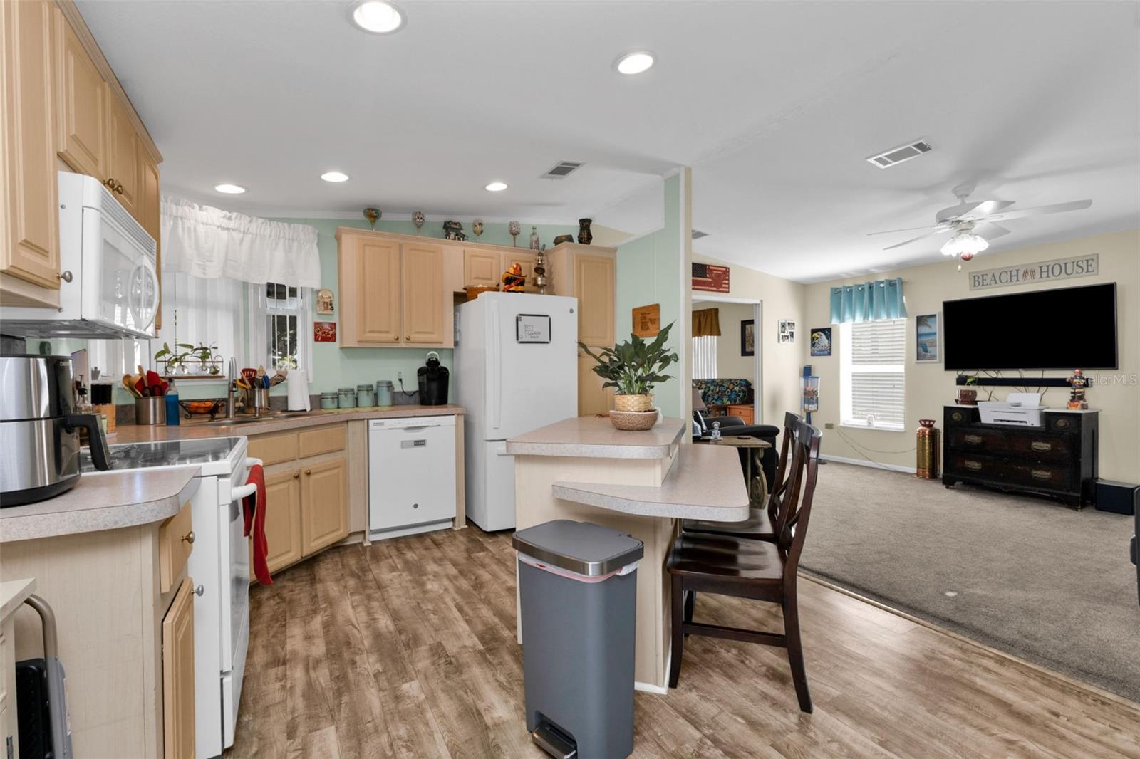 Image 33 of 66 For 700 Longbeach Court