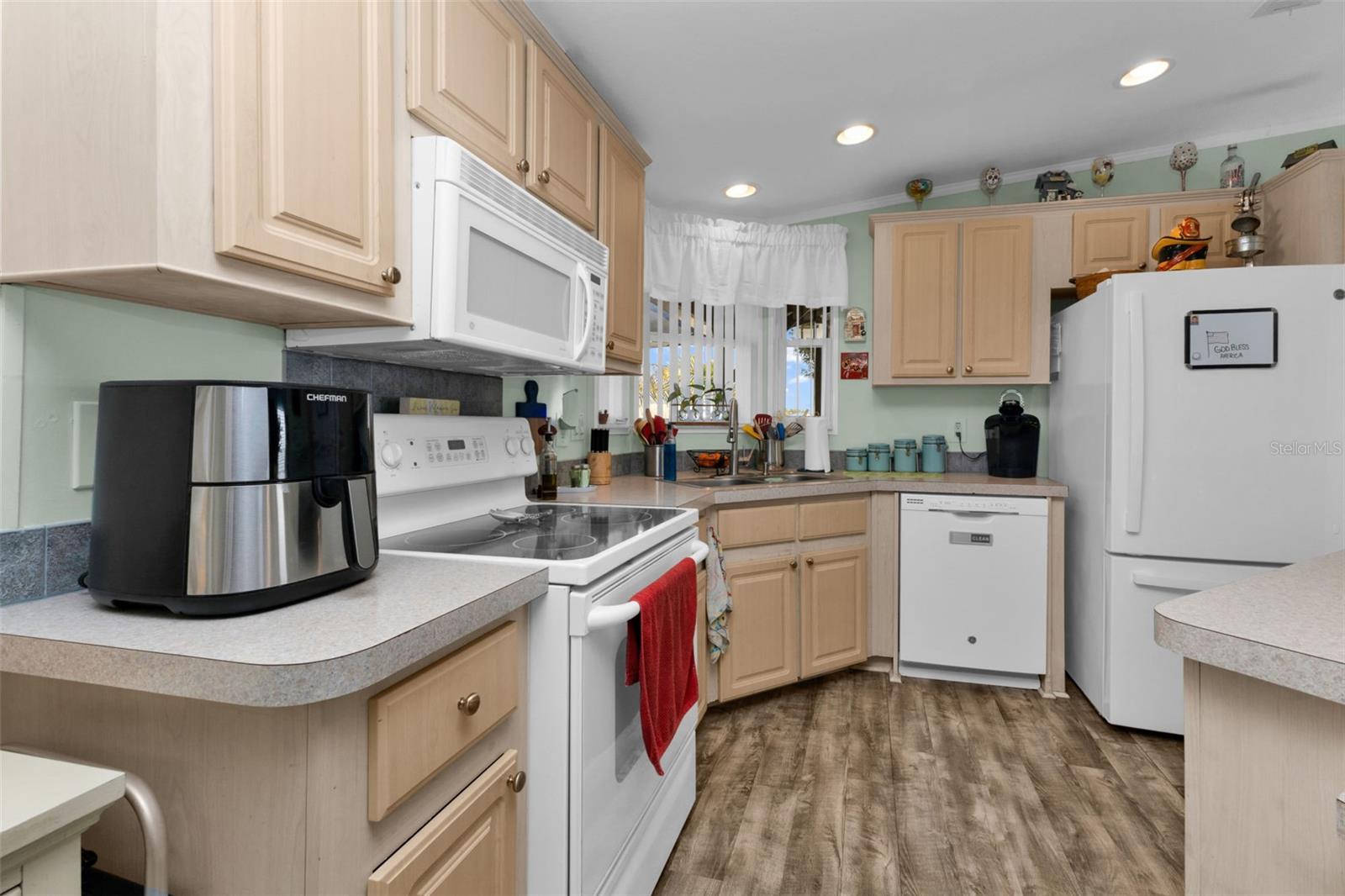 Image 34 of 66 For 700 Longbeach Court