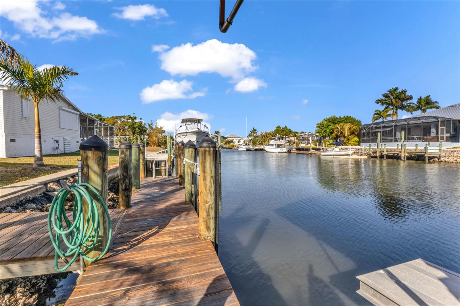 Image 4 of 66 For 700 Longbeach Court