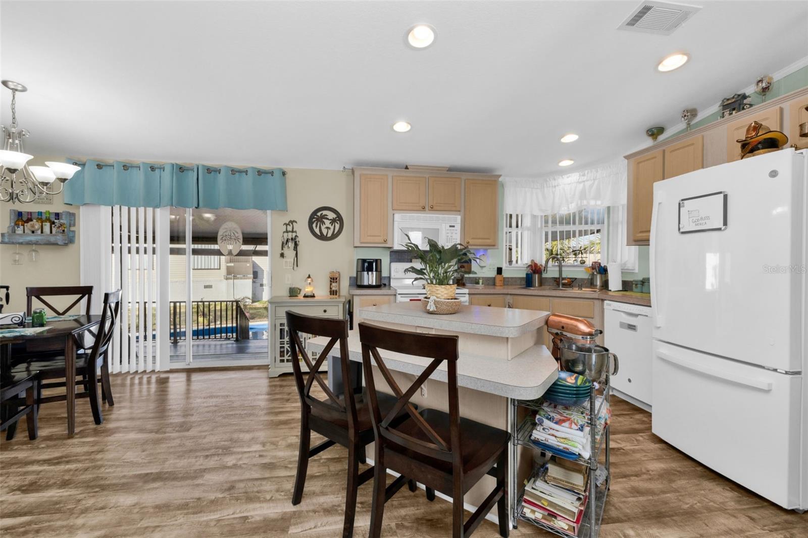 Image 40 of 66 For 700 Longbeach Court