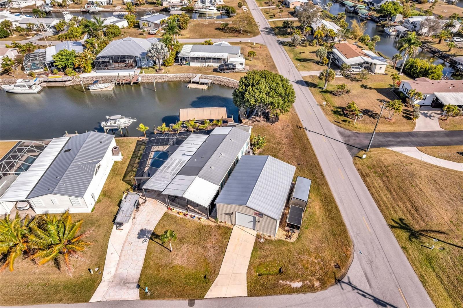 Image 5 of 66 For 700 Longbeach Court