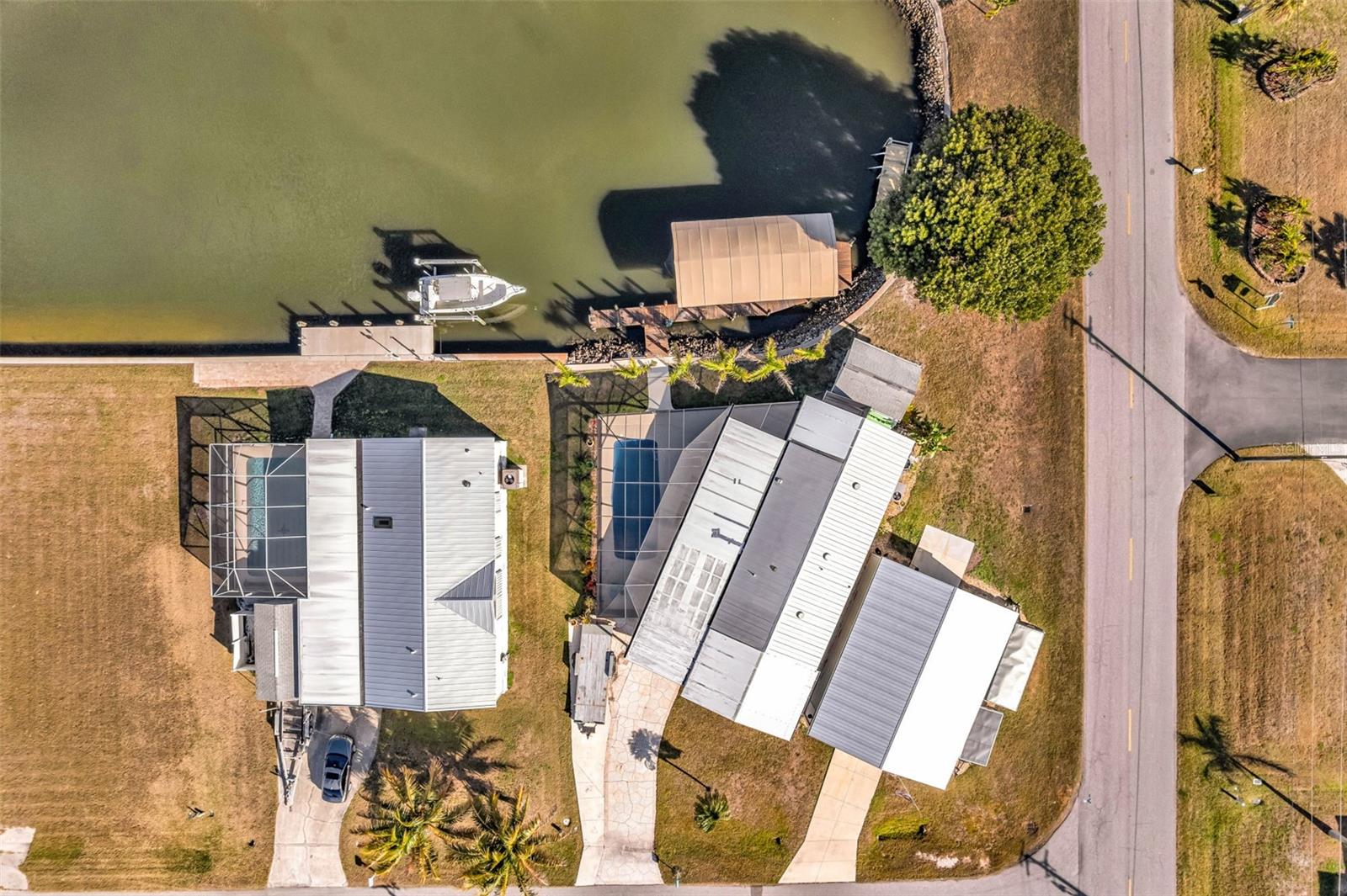 Image 6 of 66 For 700 Longbeach Court