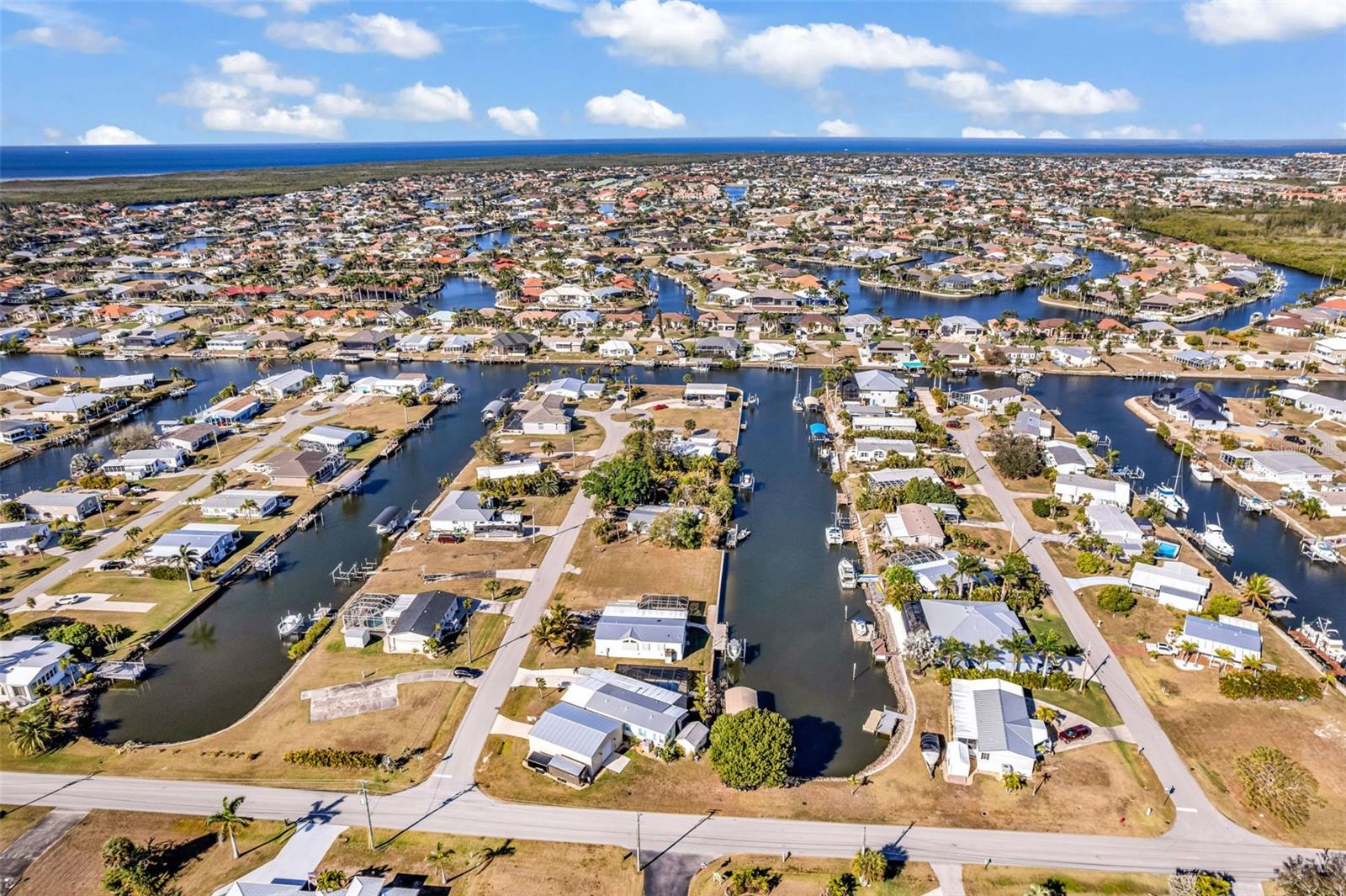 Image 8 of 66 For 700 Longbeach Court