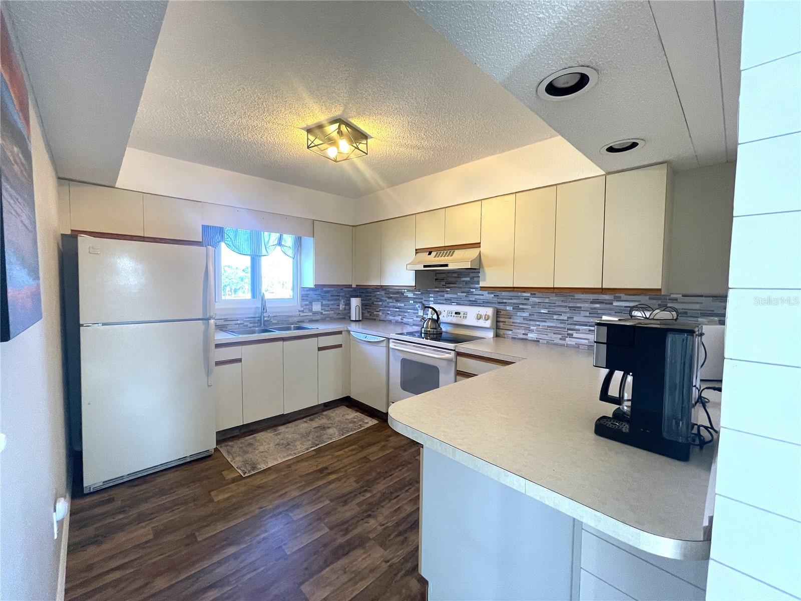 Image 26 of 64 For 200 Rotonda Boulevard W A4