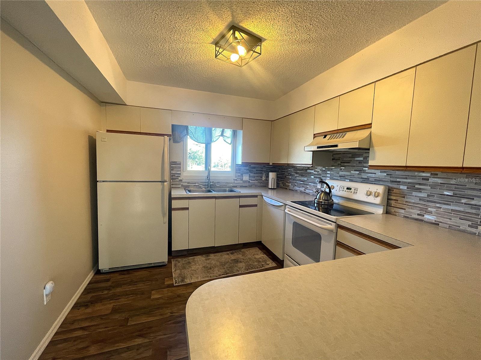 Image 27 of 64 For 200 Rotonda Boulevard W A4