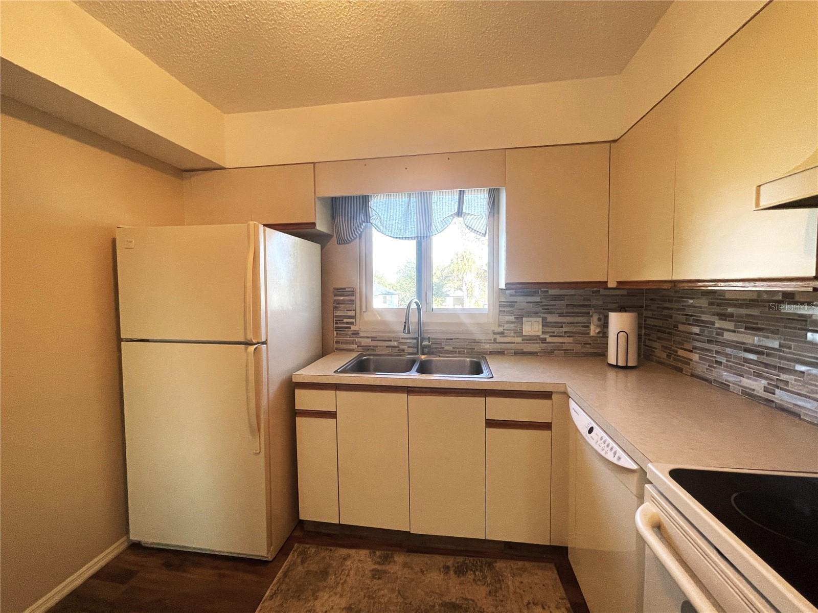 Image 28 of 64 For 200 Rotonda Boulevard W A4