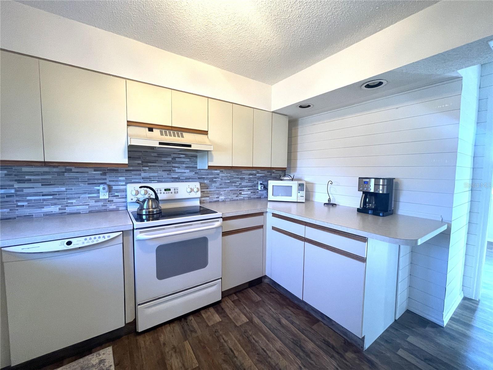 Image 30 of 64 For 200 Rotonda Boulevard W A4