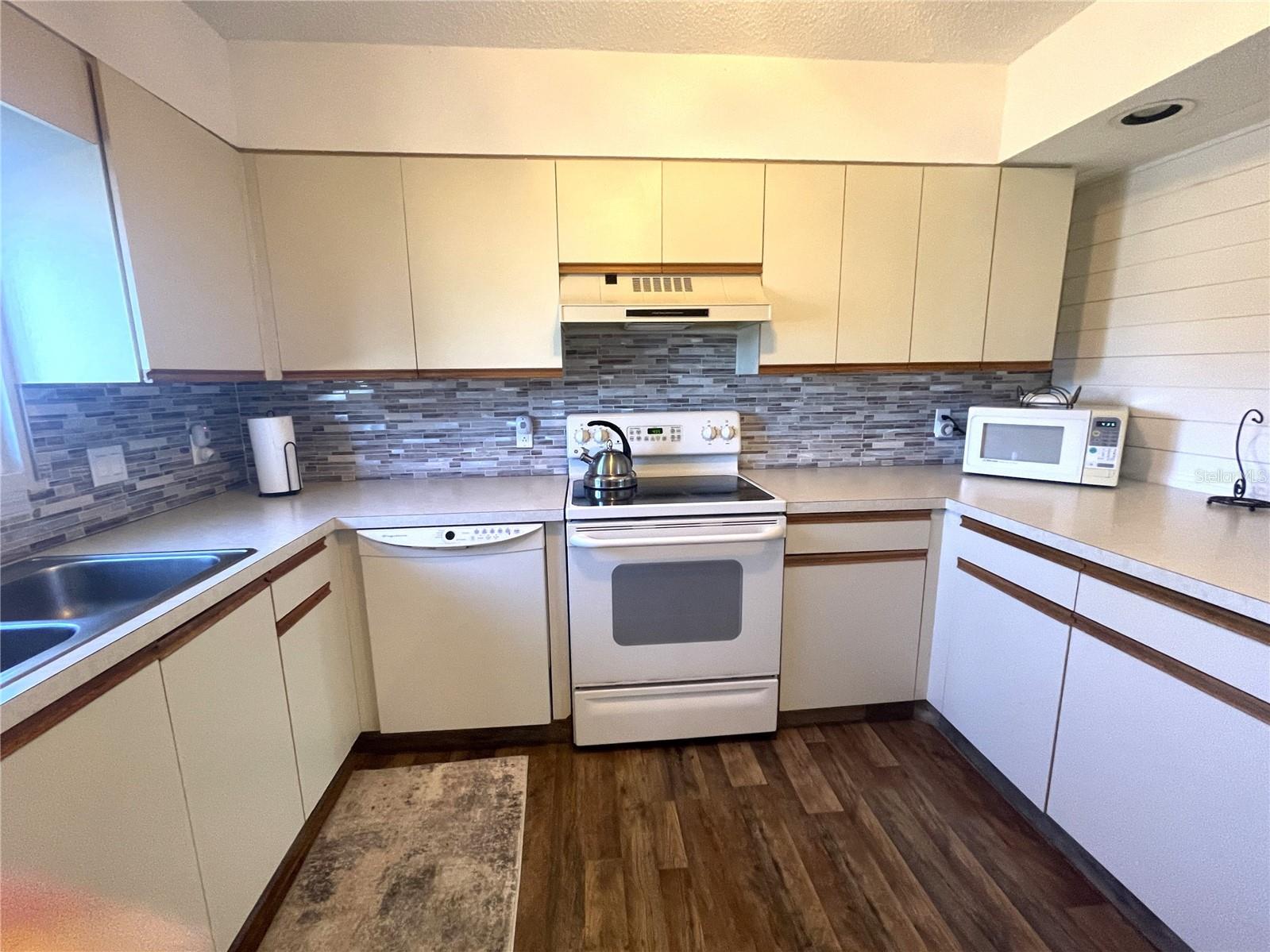 Image 7 of 64 For 200 Rotonda Boulevard W A4