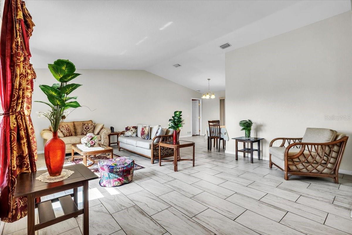 Image 4 of 46 For 1726 Blue Lake Circle